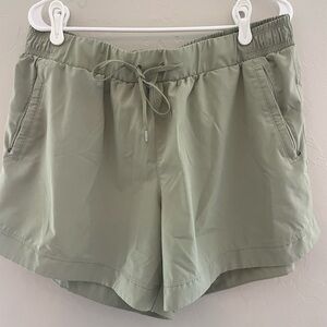 Calia by Carrie Underwood Journey Woven Shorts - XL Pale Green